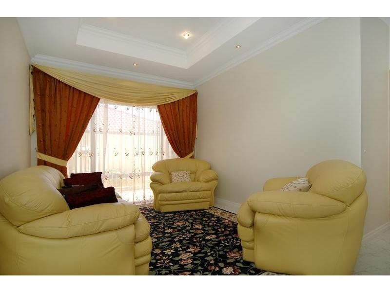 7 Lairbeck Street, Darch WA 6065