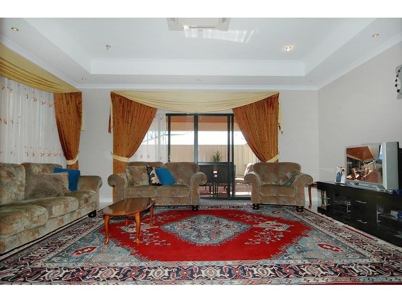 7 Lairbeck Street, Darch WA 6065