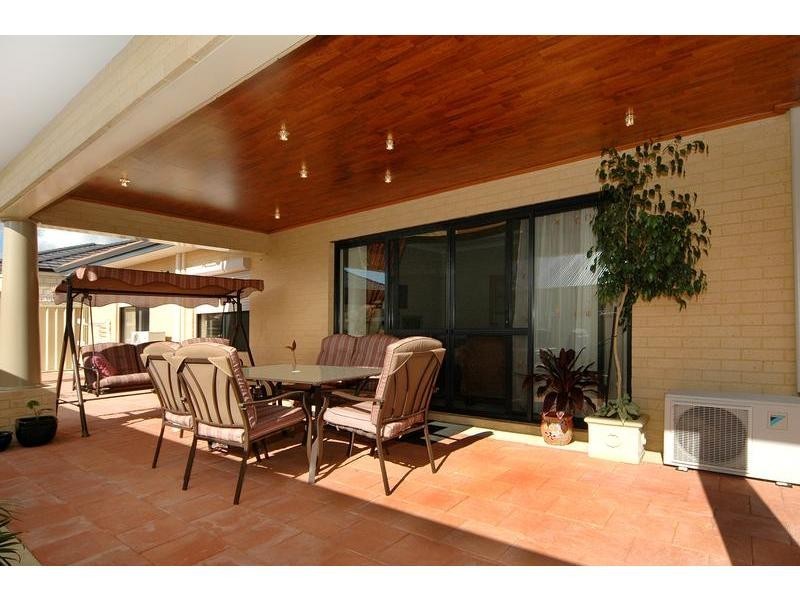 7 Lairbeck Street, Darch WA 6065