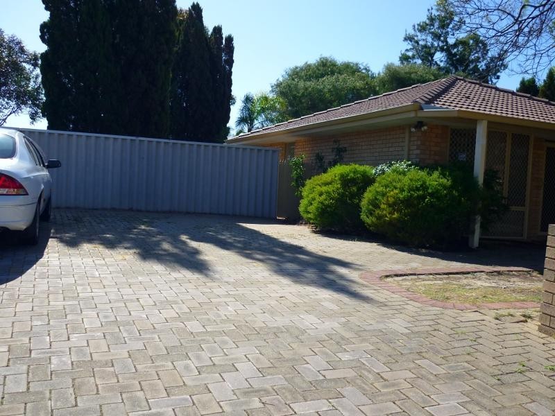 9 Beeston Crescent, Marangaroo WA 6064