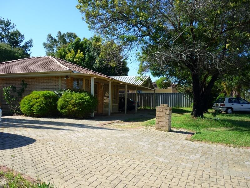 9 Beeston Crescent, Marangaroo WA 6064