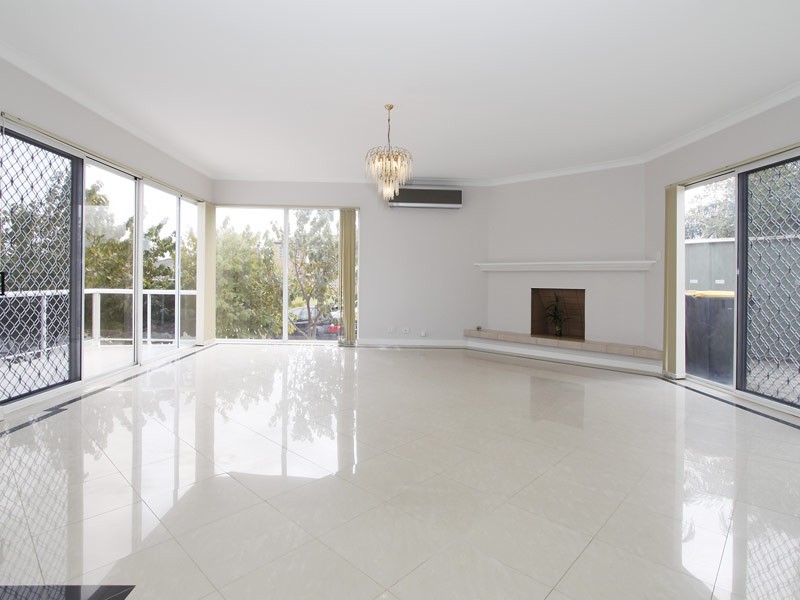 289 Summerlakes Parade, Ballajura WA 6066