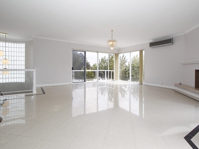 289 Summerlakes Parade, Ballajura WA 6066