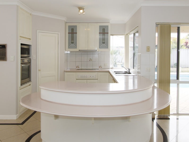 289 Summerlakes Parade, Ballajura WA 6066