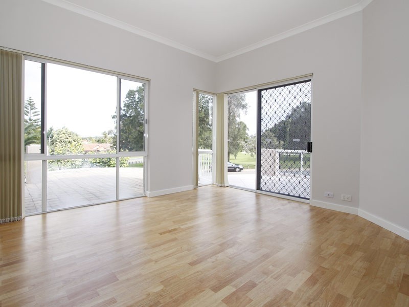 289 Summerlakes Parade, Ballajura WA 6066