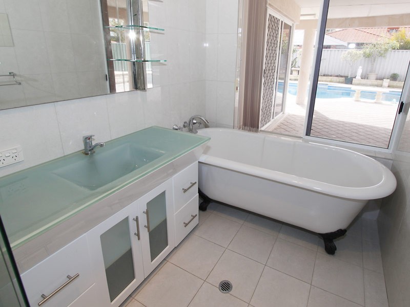 289 Summerlakes Parade, Ballajura WA 6066