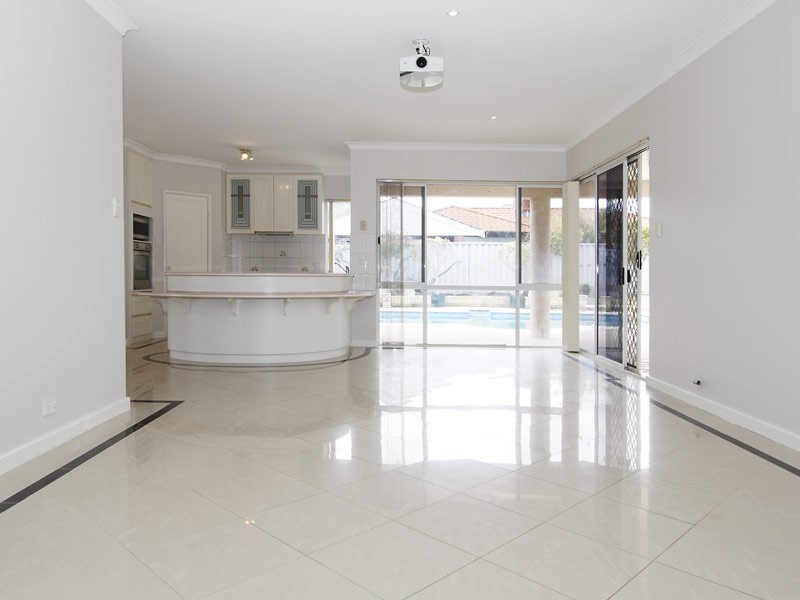 289 Summerlakes Parade, Ballajura WA 6066