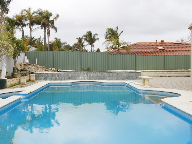 289 Summerlakes Parade, Ballajura WA 6066