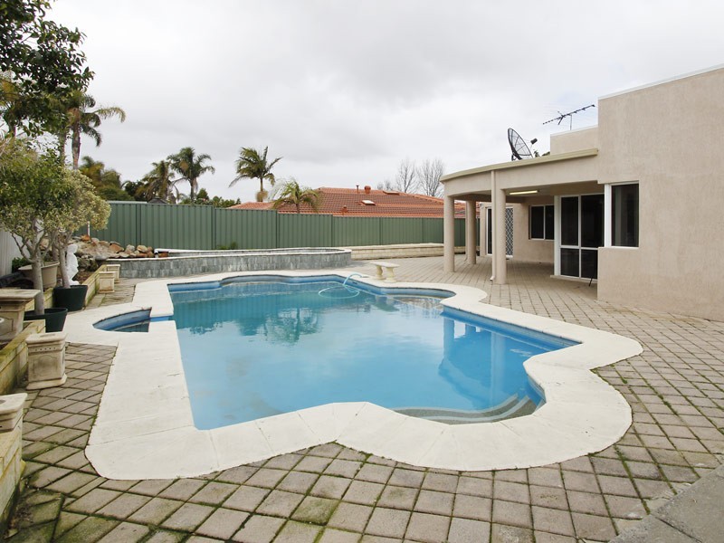 289 Summerlakes Parade, Ballajura WA 6066