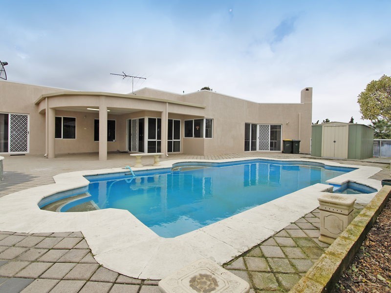 289 Summerlakes Parade, Ballajura WA 6066