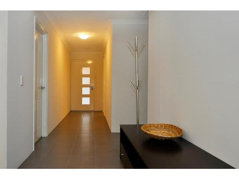 1/16 Dulegal Way, Aveley WA 6069