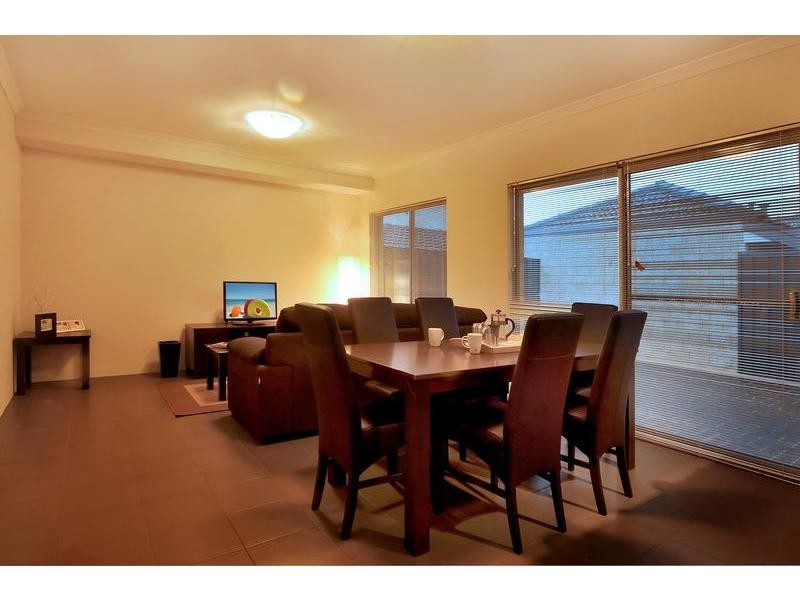 1/16 Dulegal Way, Aveley WA 6069