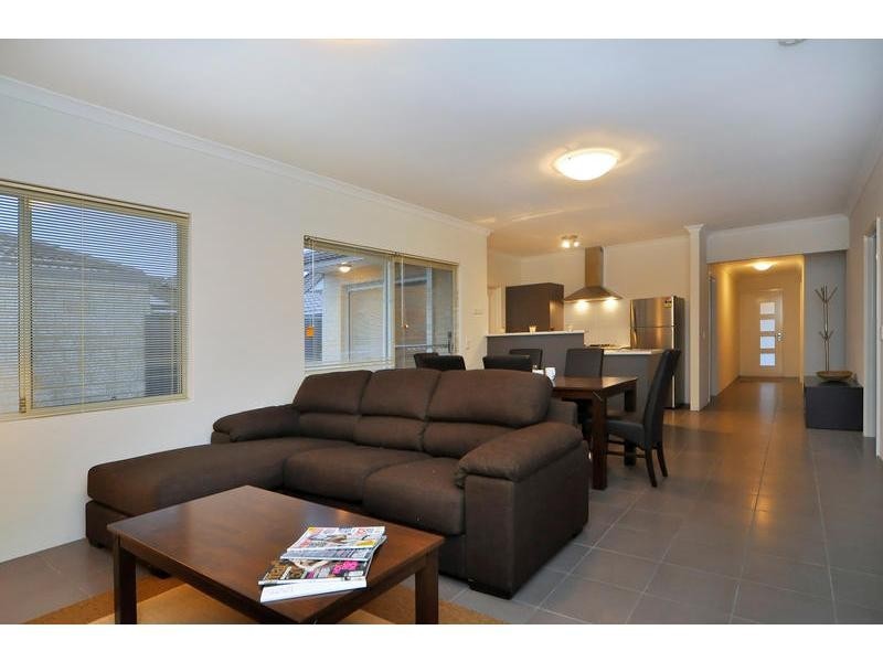 1/16 Dulegal Way, Aveley WA 6069