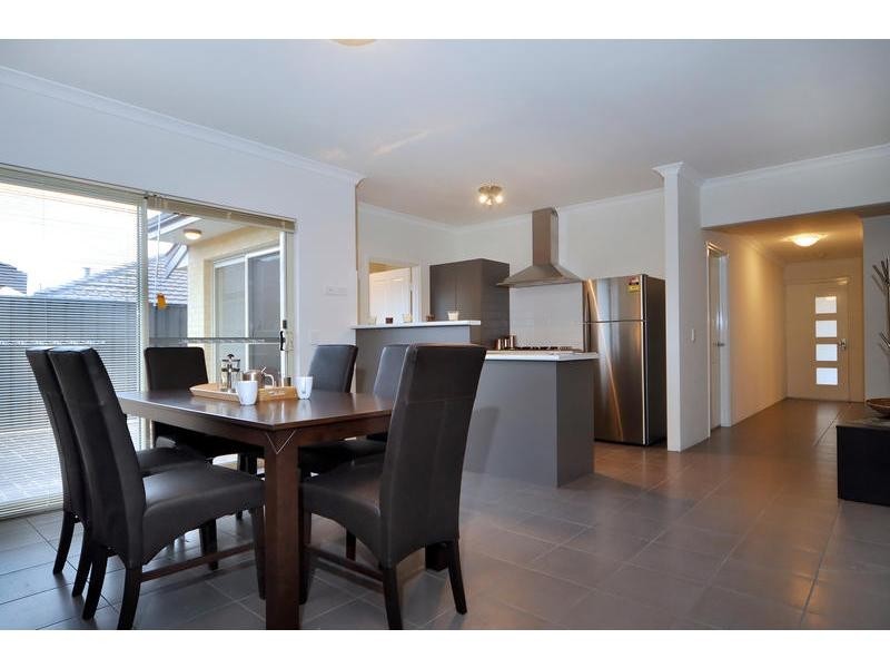 1/16 Dulegal Way, Aveley WA 6069