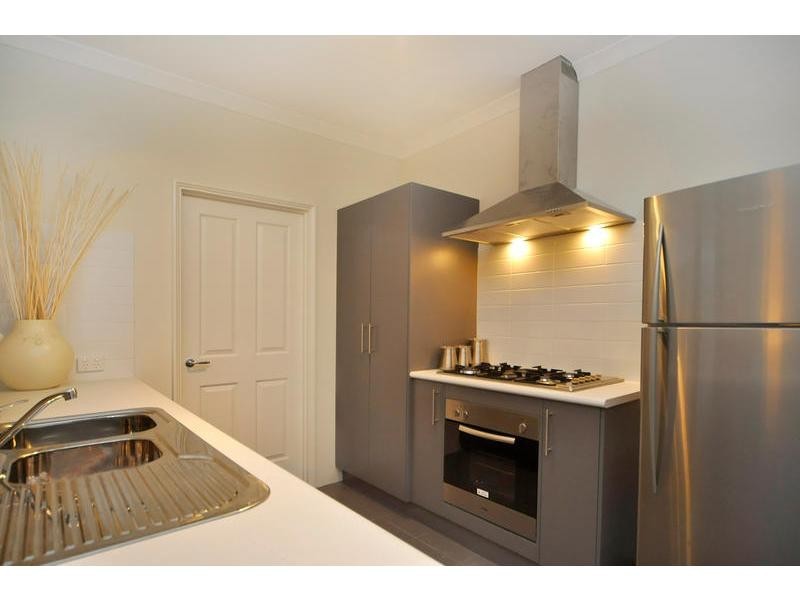 1/16 Dulegal Way, Aveley WA 6069