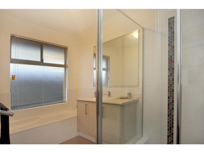 1/16 Dulegal Way, Aveley WA 6069