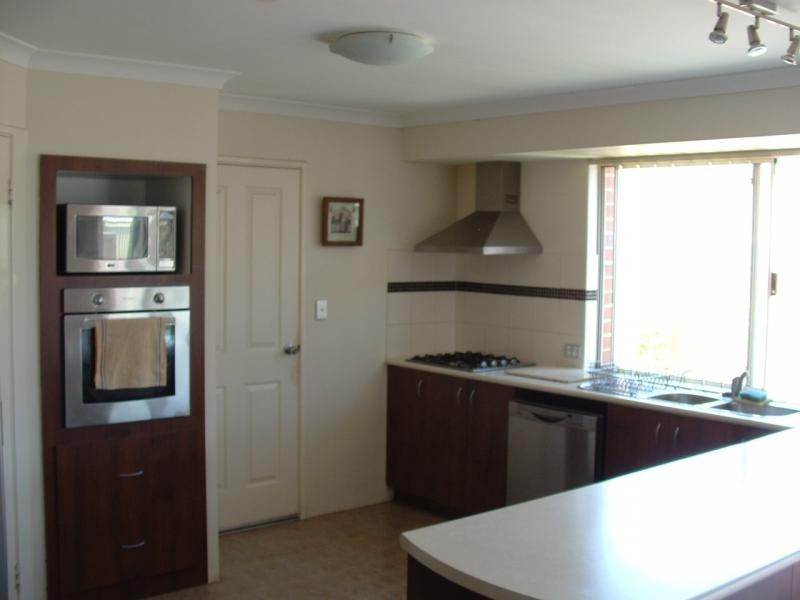 4 Verona Street, Hocking WA 6065