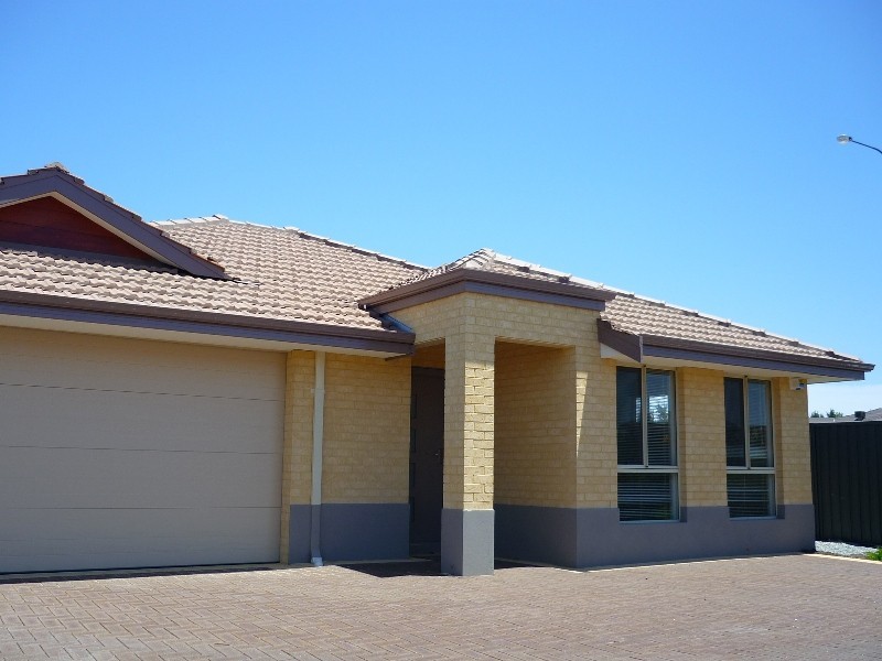 4/10 Dulegal Way, Aveley WA 6069