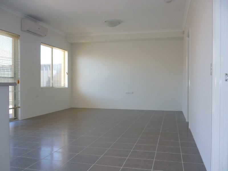 4/10 Dulegal Way, Aveley WA 6069