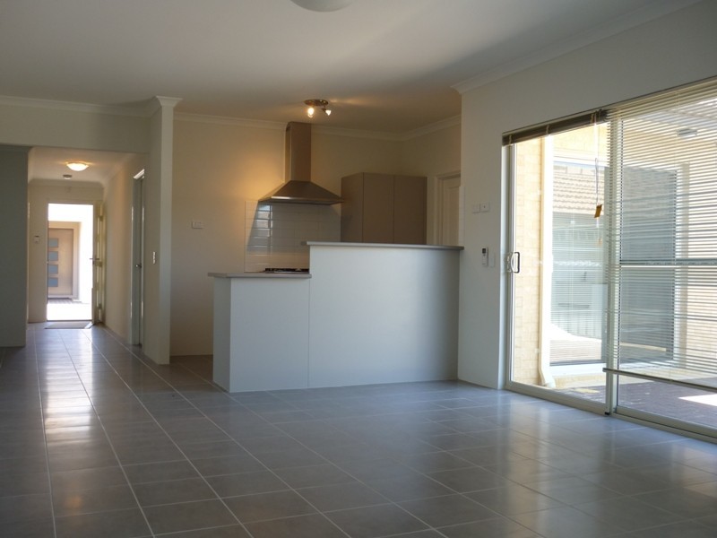 4/10 Dulegal Way, Aveley WA 6069