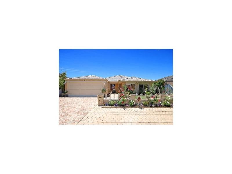 16 Monash Circle, Marangaroo WA 6064