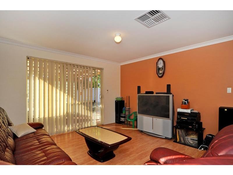 2 Linto Way, Alexander Heights WA 6064