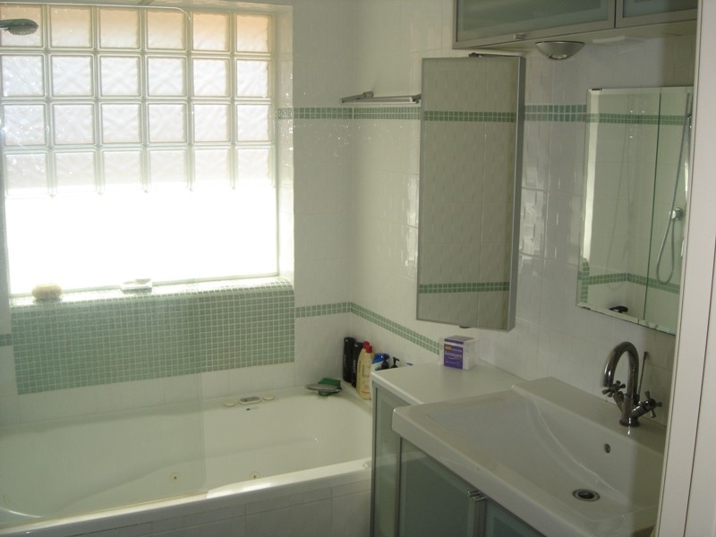 3 Jefferson Drive, Marangaroo WA 6064