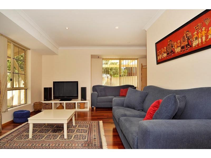 8 Peacock Green, Ballajura WA 6066