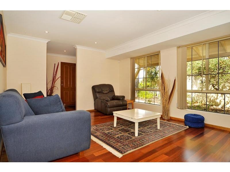 8 Peacock Green, Ballajura WA 6066