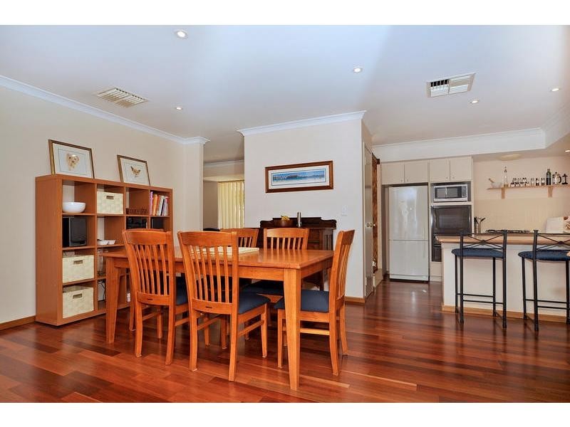 8 Peacock Green, Ballajura WA 6066