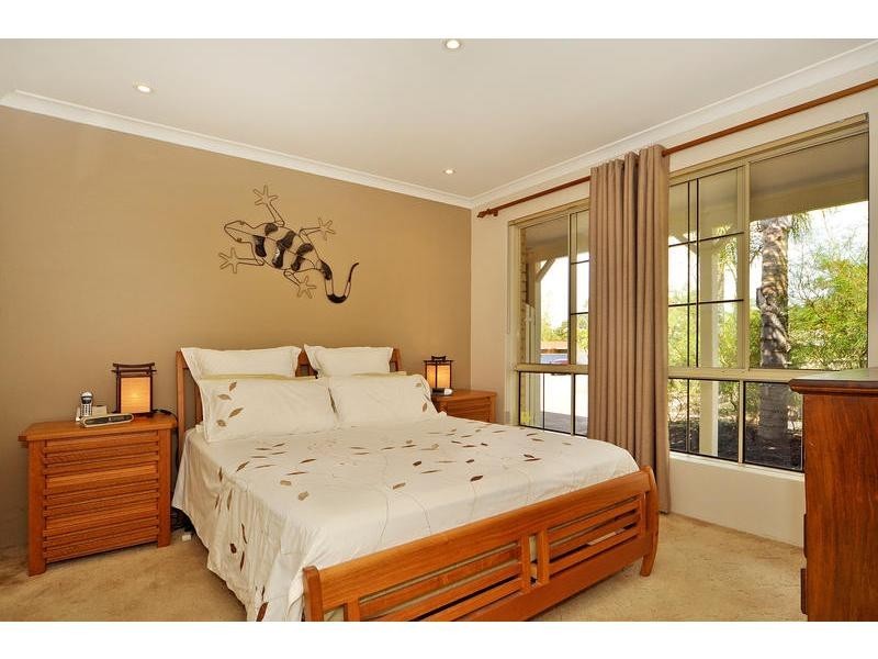 8 Peacock Green, Ballajura WA 6066