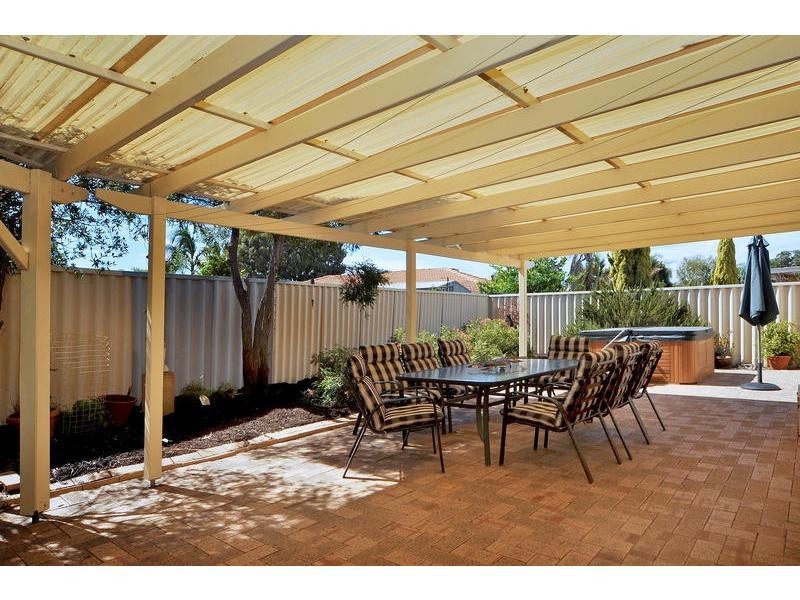8 Peacock Green, Ballajura WA 6066