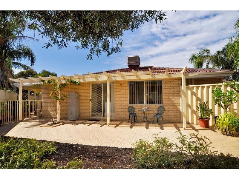 8 Peacock Green, Ballajura WA 6066