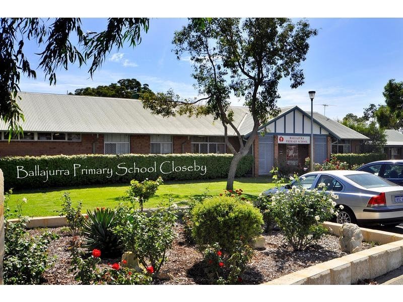 8 Peacock Green, Ballajura WA 6066