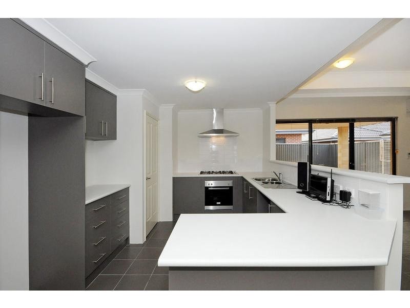 17 Ollave Circuit, Aveley WA 6069