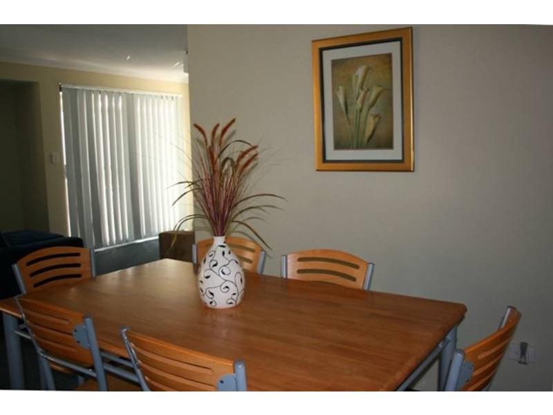 18 Parakeelya Road, Banksia Grove WA 6031