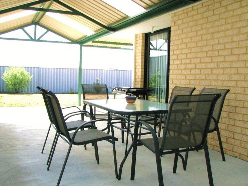 18 Parakeelya Road, Banksia Grove WA 6031