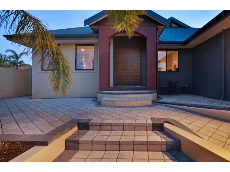 1 Woodroffe Place, Alexander Heights WA 6064