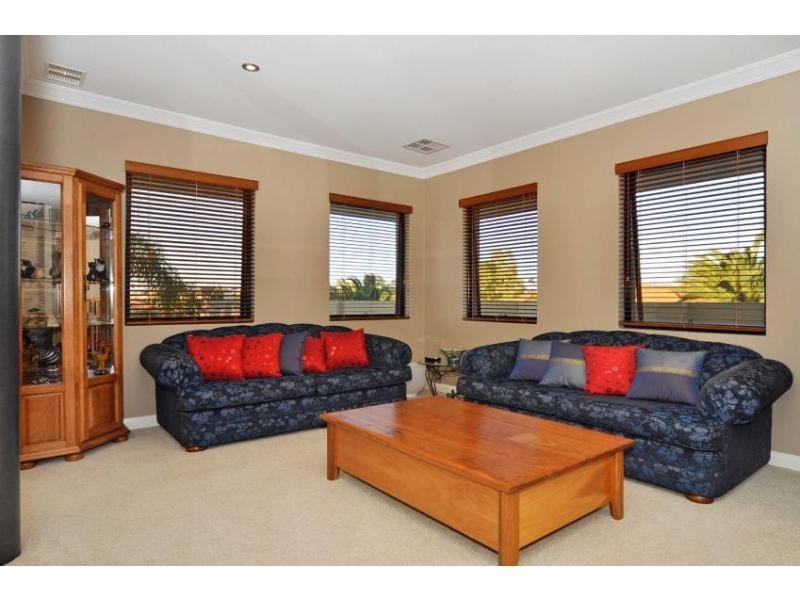 1 Woodroffe Place, Alexander Heights WA 6064