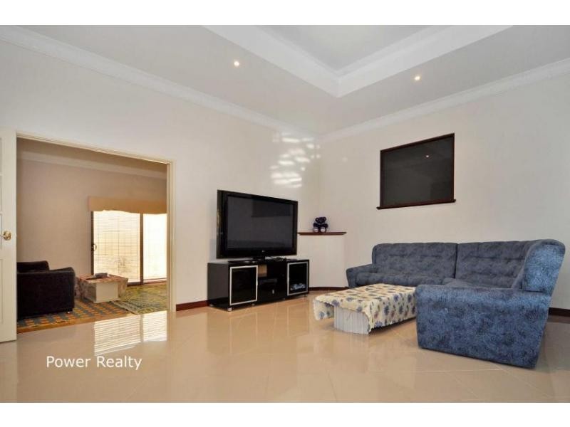 22 Memphis Ridge, Hocking WA 6065