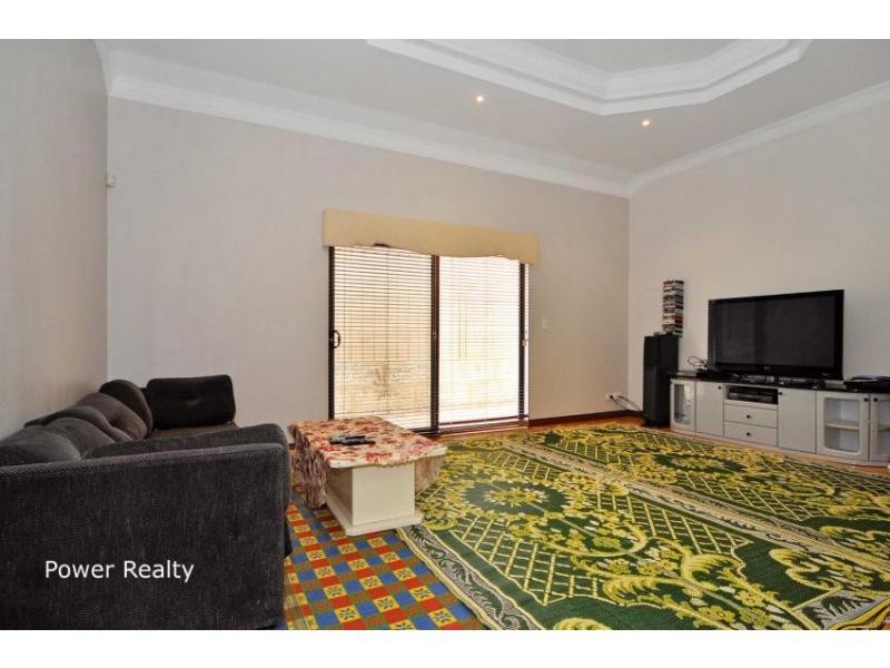 22 Memphis Ridge, Hocking WA 6065