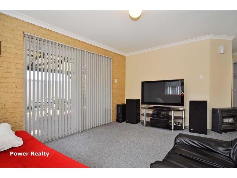 18 Scholar Close, Marangaroo WA 6064