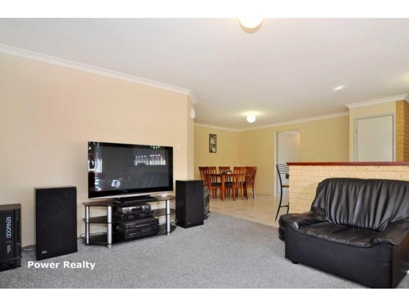 18 Scholar Close, Marangaroo WA 6064