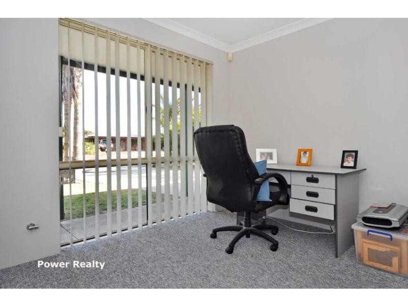 18 Scholar Close, Marangaroo WA 6064