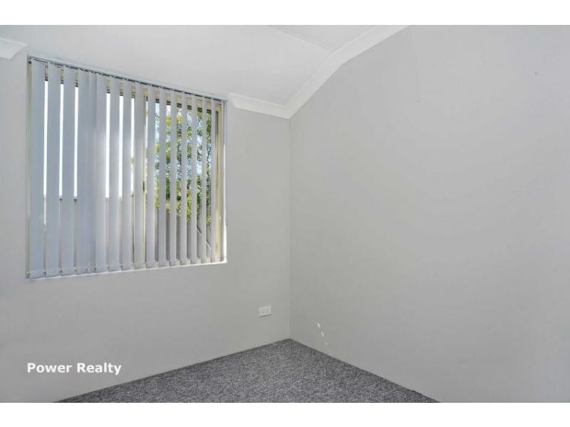 18 Scholar Close, Marangaroo WA 6064