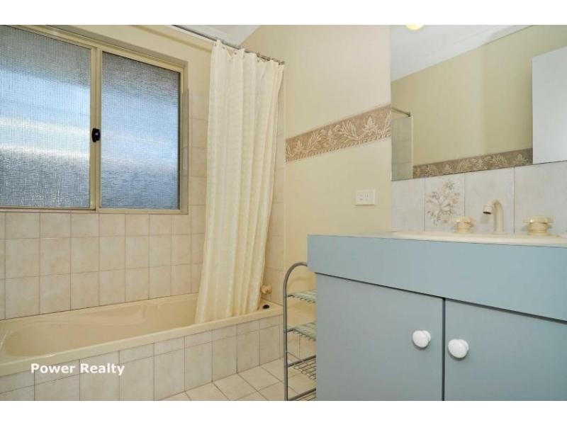 18 Scholar Close, Marangaroo WA 6064