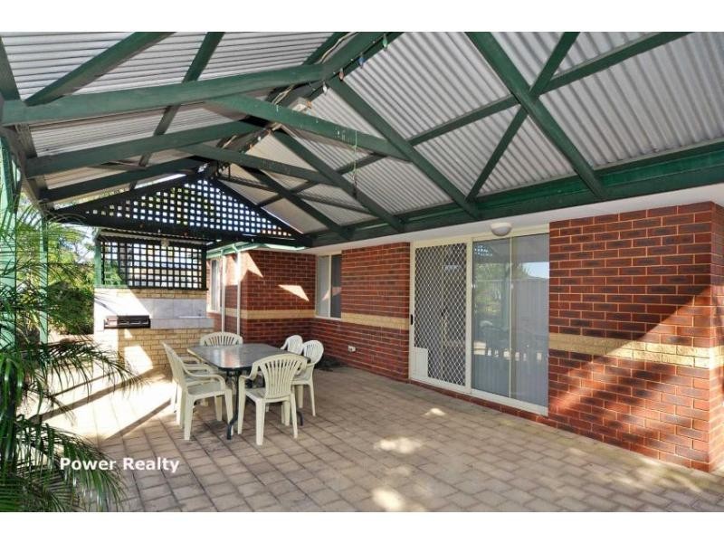 18 Scholar Close, Marangaroo WA 6064