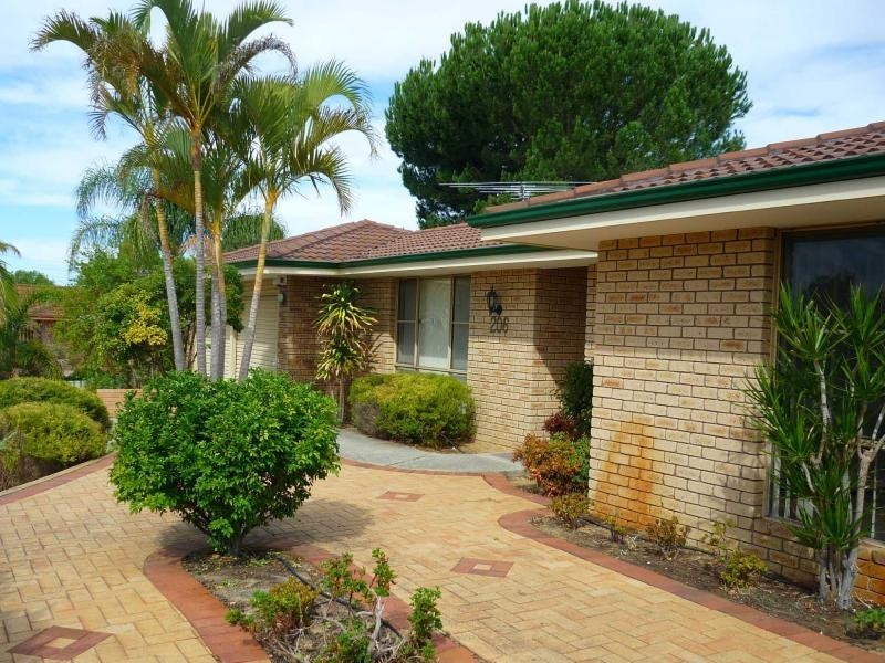206 Illawarra Crescent, Ballajura WA 6066