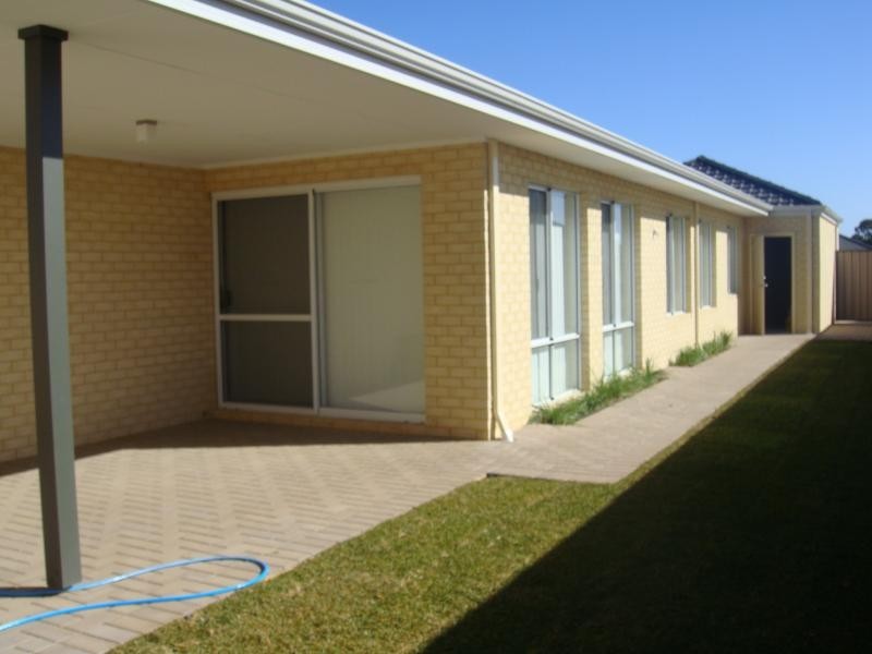 4 Milan Avenue, Hocking WA 6065