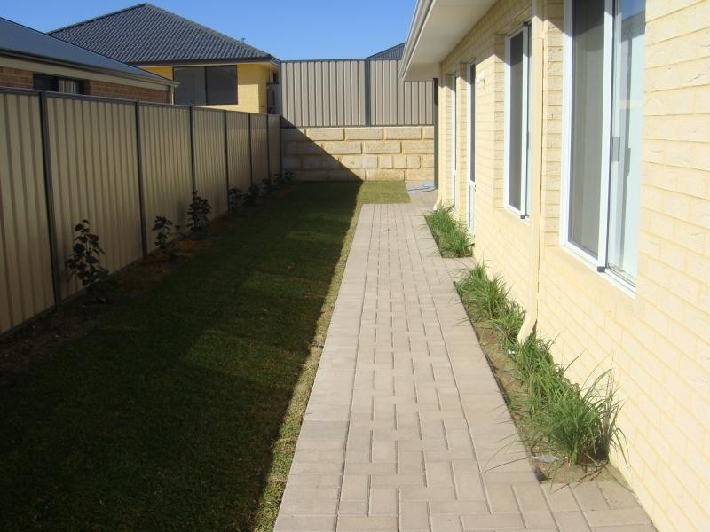 4 Milan Avenue, Hocking WA 6065